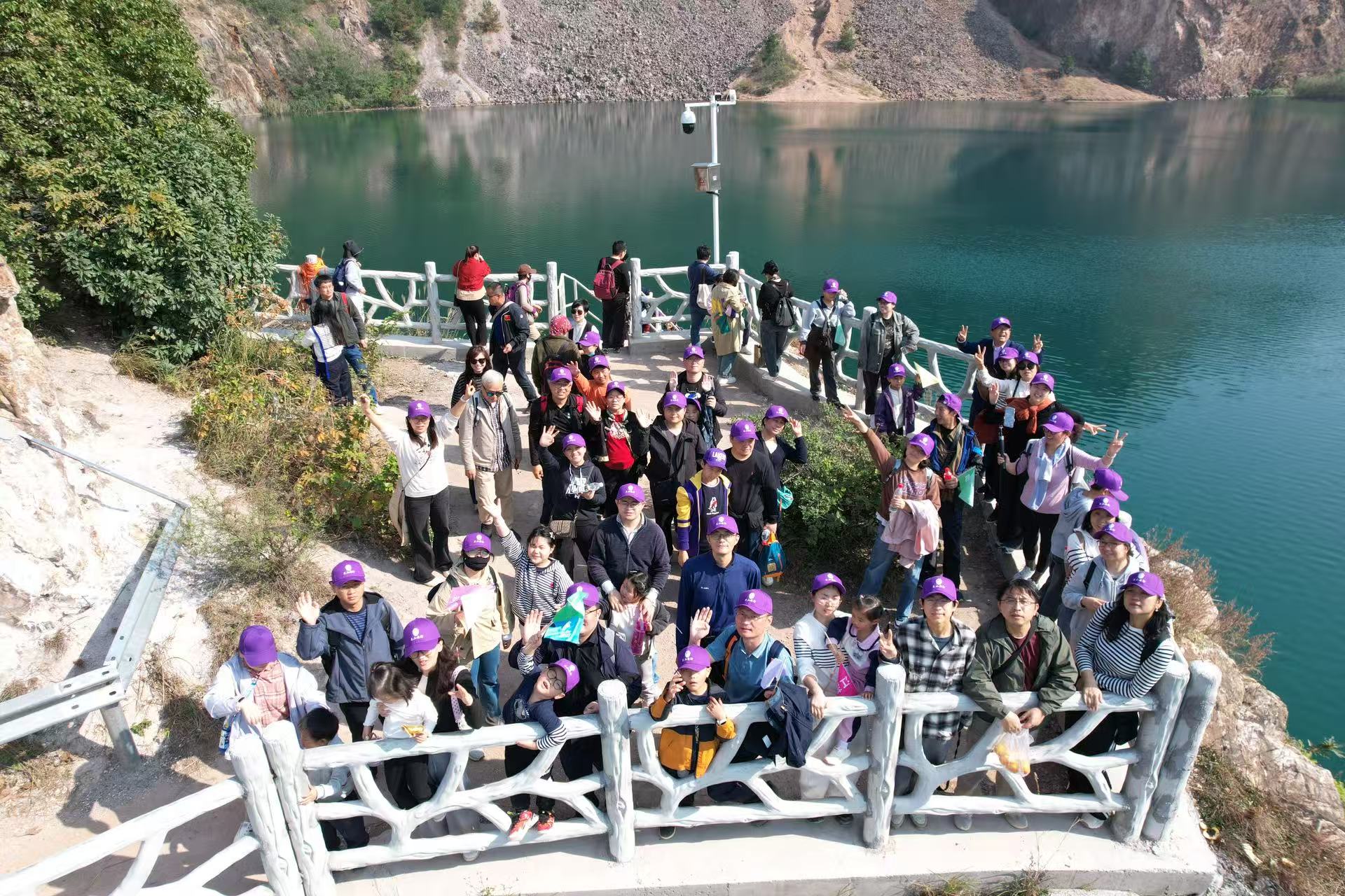 1763443143510050100.jpg 栏杆合照.jpg